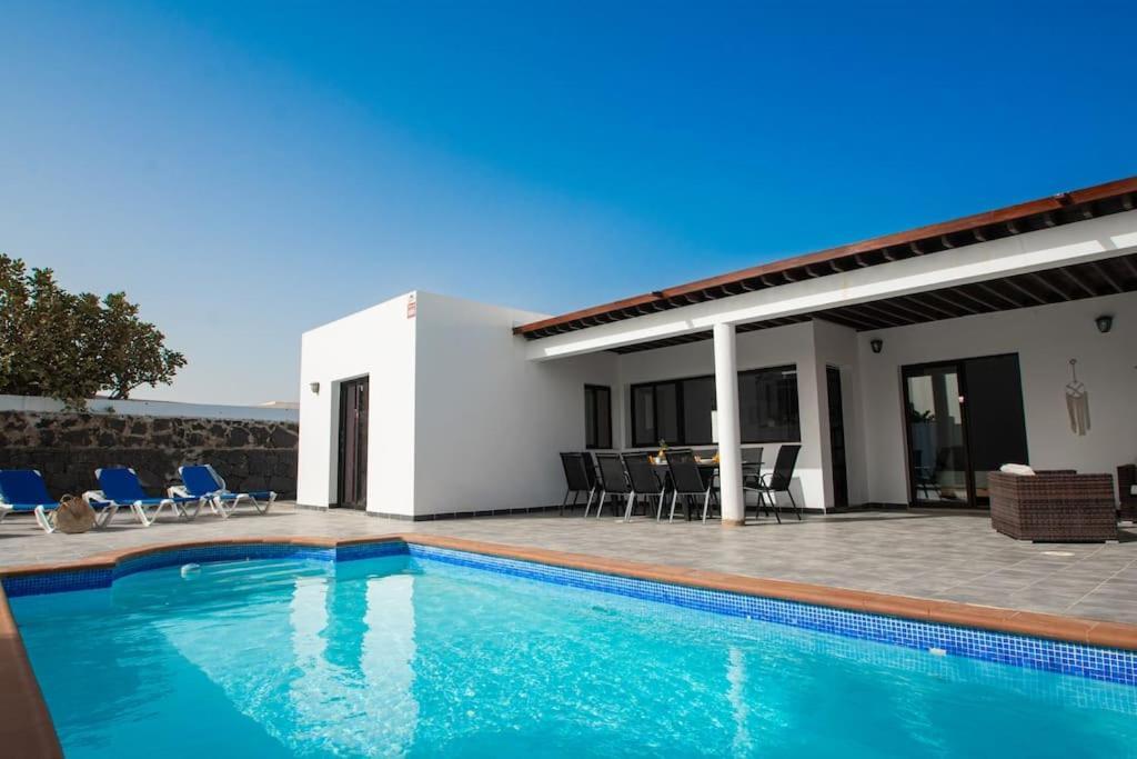Casa Marlay Spacious, Heated Pool, Bbq & Fast Wi-Fi Only 15 Minutes Walk To Town ปลายาบลังกา ภายนอก รูปภาพ