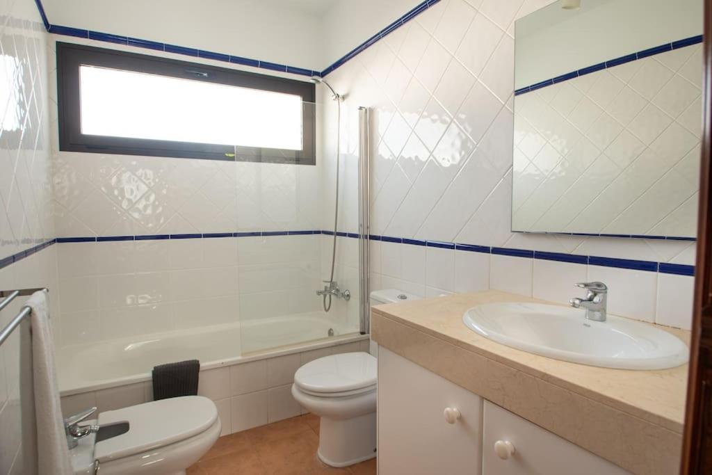 Casa Marlay Spacious, Heated Pool, Bbq & Fast Wi-Fi Only 15 Minutes Walk To Town ปลายาบลังกา ภายนอก รูปภาพ