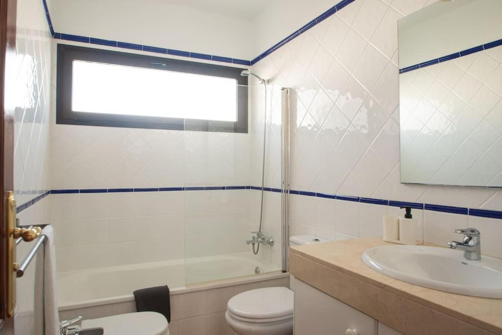 Casa Marlay Spacious, Heated Pool, Bbq & Fast Wi-Fi Only 15 Minutes Walk To Town ปลายาบลังกา ภายนอก รูปภาพ